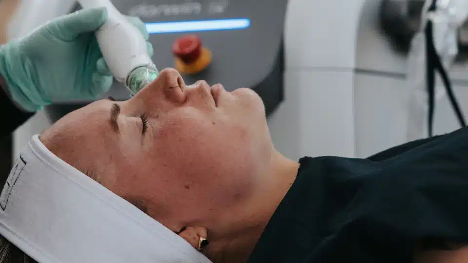 Soin du visage avec la plateforme Darwin de Clarion