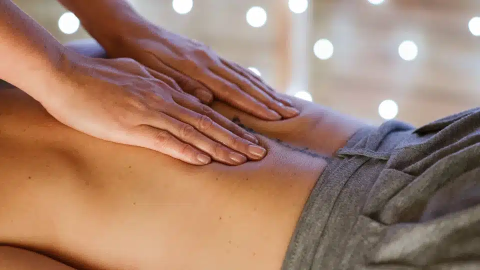 Massage relaxant du dos