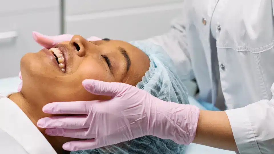 Examen de la peau du visage